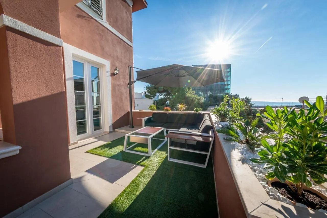 Luxury Apartment Equanimity Split