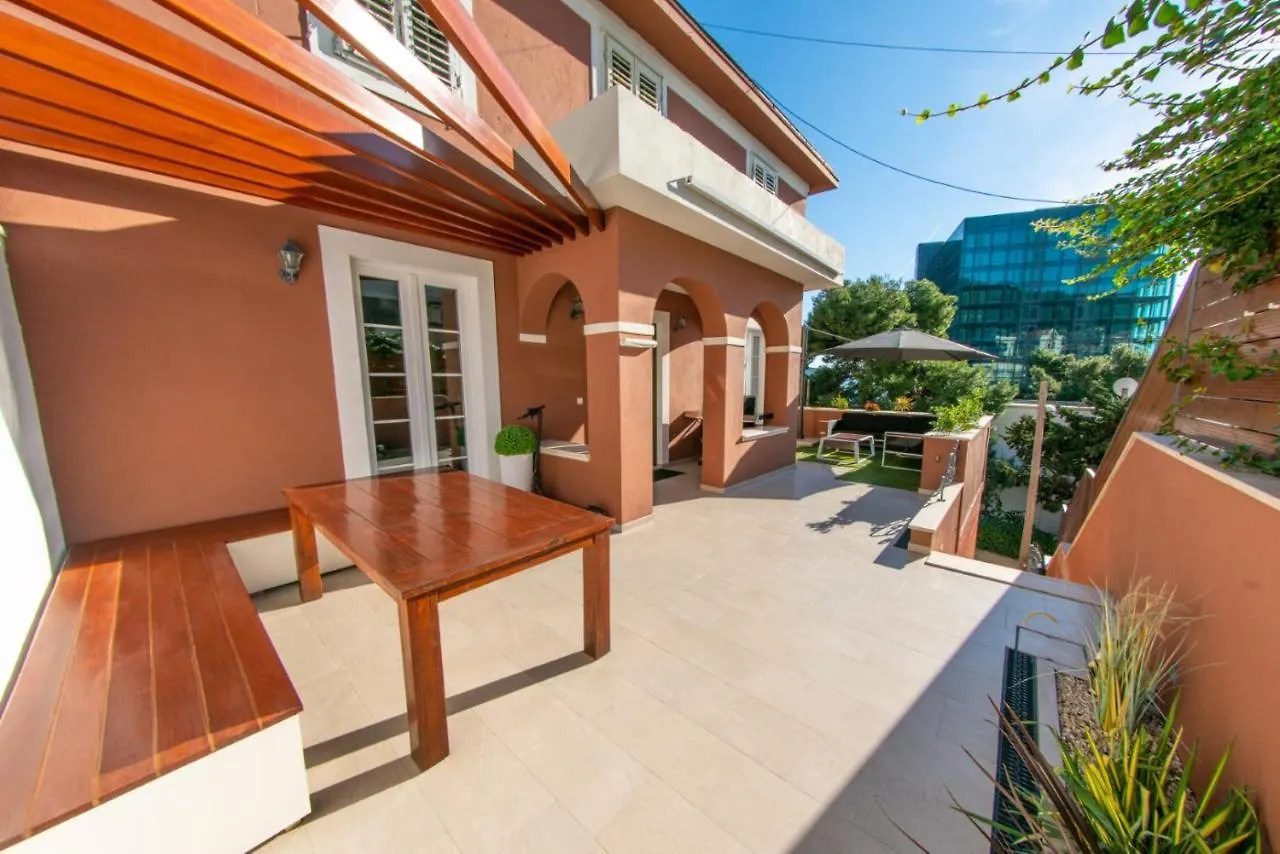 Luxury Apartment Equanimity Split